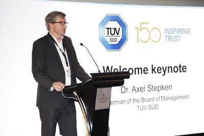 TUV SUD管理委员会主席施特克芬博士（Dr. Axel Stepken）作大会欢迎致辞