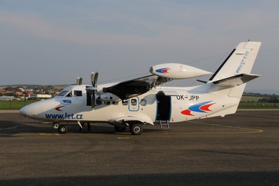 Aircraft Industries公司的L 410 准备飞往中国参加西安通航大会