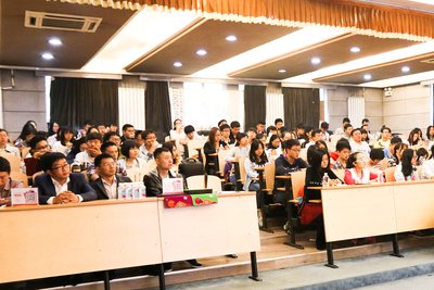 中国传媒大学百余名动画专业学子及游戏创业者到场，全场座无虚席。