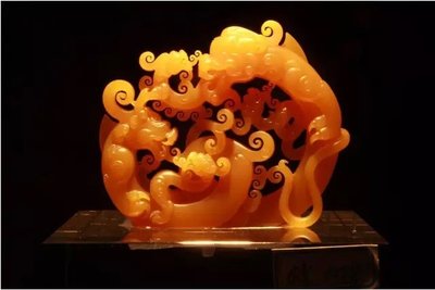 2015“良渚杯”玉石雕刻精品-《三喜》（材质：黄蜡石）