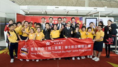 (From left) Mr. Li Dian-chun, Commercial Director, Mr. Sun Jian-feng, Vice President, Mr.Alan Tam Wing-lun, Mr. Stanley Kan, Director of Service Delivery Department, and Mr. Alex Wu, General Manager of Hong Kong Sales Office, Hong Kong Airlines took part in the 9th “Triumph Sky High” Junior Programme launch ceremony with teachers and students from Mary Rose School.