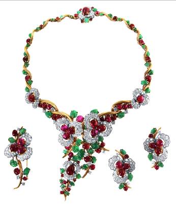 18K金、铂金、绿宝石、红宝石与钻石套件，设计师Mauboussin 于1962-1965年期间设计而成 珠宝商：J. S. Fearnley（美国）、Grand展区，展位GP101 估价：406000新元