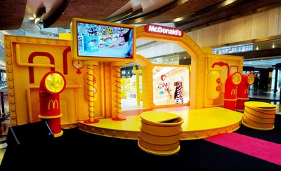 麦当劳中国首个大型玩具展览—“奇趣玩具厂”在上海浦东正大广场免费向公众开放