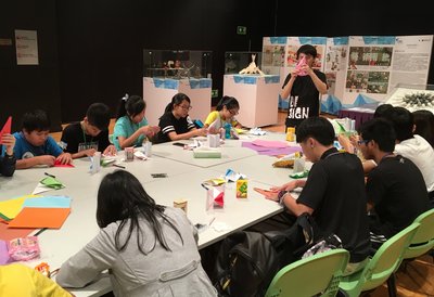Y旅舍安排不同活动让入住的青年旅客有不同的体验，如参加“一纸不切”折纸艺术工作坊。