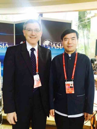 伽蓝集团董事长郑春影（右）与牛津大学赛德商学院院长Peter Tufano（左）于2015博鳌亚洲论坛期间会晤