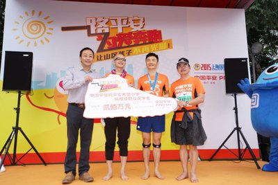 “体验式公益”亮相2015上海国际马拉松