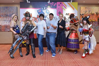 Group photo of cosplayers with MDeC CEO Dato’ Yasmin Mahmood (third from left), MDeC’s Director of Creative Multimedia Division Mr. Hasnul Hadi Samsudin (fourth from left) and Gamefounders Co-founder & CEO Ms. Kadri Ugand (third from right) striking a battle pose.