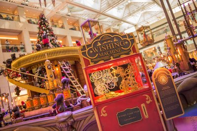 The Wishing Machine in LANDMARK ATRIUM is the focal point of this year’s Christmas installation in LANDMARK. It collects ‘golden’ tokens from good boys and girls as the Santa Paws teddies work on their wishes.