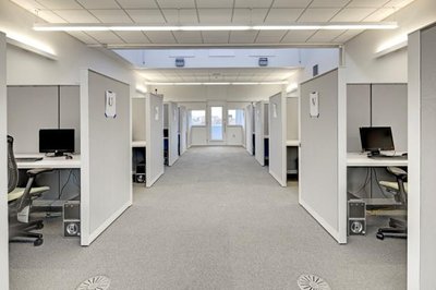 研究参与者的认知功能在锡拉丘兹卓越中心的室内环境质量实验室的环境控制空间中进行测量。