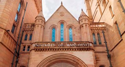 曼彻斯特大学建于1824年，为英国“红砖大学”之首