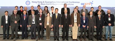 The Hon. CY Leung, The Chief Executive of HKSAR (in the middle); The Hon. Fanny Law, GBS, JP, Chairperson of HKSTP (6th to the left) and Allen Ma, CEO of HKSTP (2nd to the right) take photo with the world’s renowned scientists in regenerative medicine and stem cell technology.