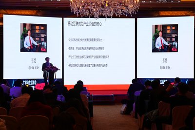 超级蜂巢董事长张煜博士在“央广移动生活峰会暨年度APP颁奖盛典”上发表演讲