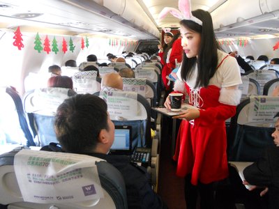 圣诞老人空中送咖啡 西部航空推“空中咖啡街”主题航班