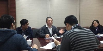 信融财富副总裁吕剑（中）参加征求意见会议
