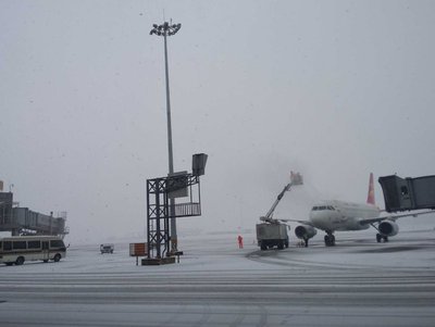 首都航空清除雪天影响增航班保障旅客出行