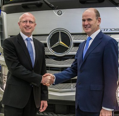 WABCO started delivery of its high-performance MAXX air disc brake (ABD) technology to Daimler AG. Sven Ennerst (left), Head of Daimler Trucks Product Engineering and Global Procurement, and Jacques Esculier, WABCO Chairman and Chief Executive Officer shaking hands