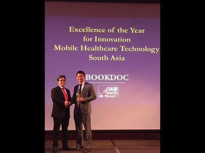Photo caption: Excellence of the Year for Innovation Mobile Healthcare Technology South Asia by IAIR Awards