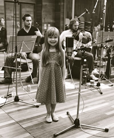 全英一叮童星小康妮-塔波特2007年在錄音現場