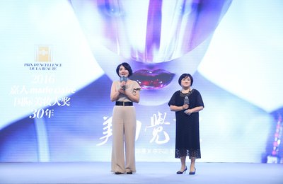 赫斯特媒体广告集团中国区首席执行官杨玟女士（左）及嘉人品牌总经理张晓怡致辞