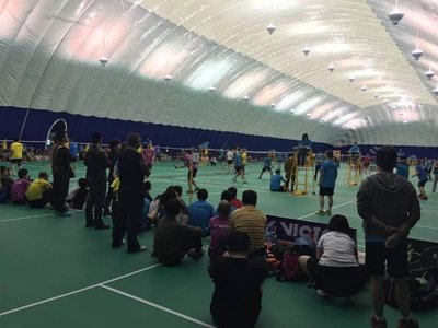 在博德维气膜馆内举行的2016年VICTOR“双雄会”全国业余羽毛球双打混合团体邀请赛