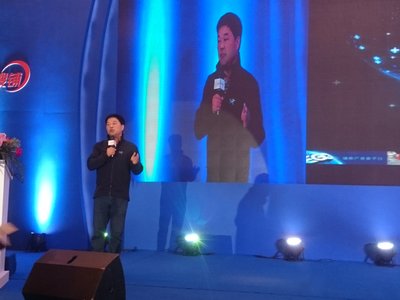 颐高集团董事长翁南道发表《创业改变未来》主题演讲