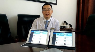 内蒙古包钢医院普外科马主任在观看手术直播后接受采访
