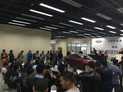 来自南京各个二手车市场的商户参与竞拍