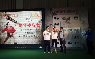 许峻峰、郑昊作为6年坚持参加羽林争霸的选手代表获得“团队奖”