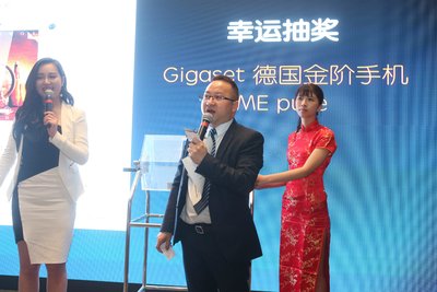 2016中国智能终端生态高峰论坛上，德国金阶手机幸运抽奖