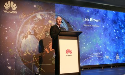Auckland’s Mayor, Len Brown, delivering an opening speech at the Huawei IoT Innovation Forum.