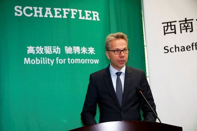 舍弗勒集团工业事业部首席执行官施平德勒博士在轨道交通前沿科技论坛分论坛上致辞。