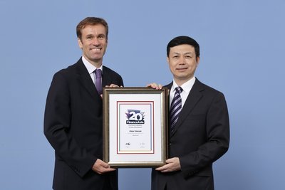 Chairman Yang Jie (Right) received "Best Telecommunications Company in Asia" Platinum Award from FinanceAsia