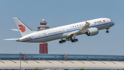 2016年5月26日国航第一架波音787-9首航航班在首都机场起飞。管剑飞拍摄