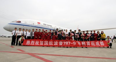 国航波音787-9飞机首航成功。吕彪摄