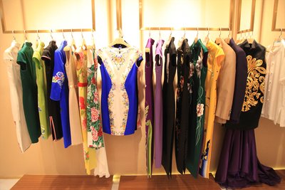 作为万事利杭州大厦店的重要组成部分，高级定制礼服业务颇受市场青睐