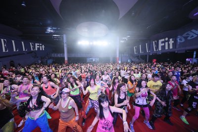 赫斯特携手Zumba Fitness Fiesta演唱会派对 千人狂欢派对夜