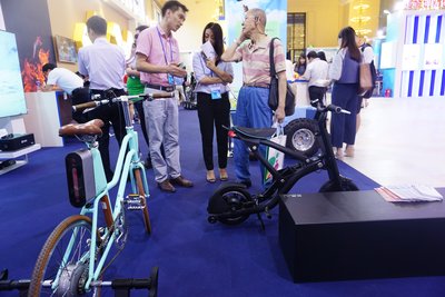 智能电单车云马亮相“十二五”科技创新成就展
