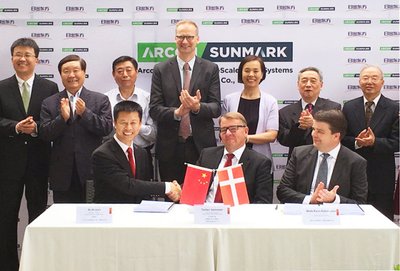 日出东方董事长徐新建与丹麦Arcon-Sunmark董事长签署合作协议