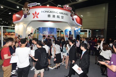At the first day of Hong Kong International Airport Career Expo 2016, Hong Kong Airlines booth attracted long queues of applicants.