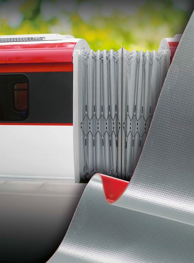 坚固和耐用：康迪泰克的折棚风挡材料完全符合轨道运输对于材料的要求