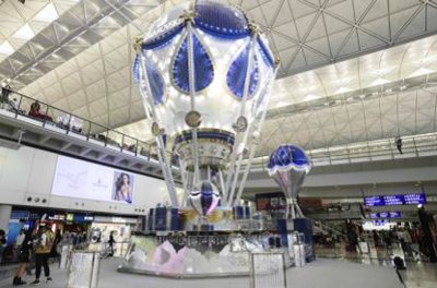 香港国际机场广告 -- "Swarovski Christmas in the Air"