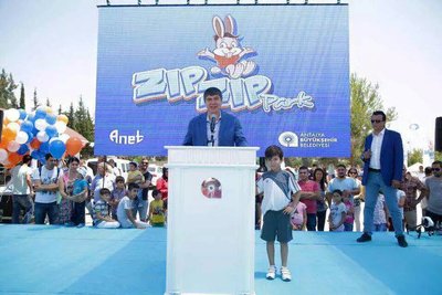 土耳其安塔利亚市市长参加博德维安塔利亚气膜儿童乐园开业盛典