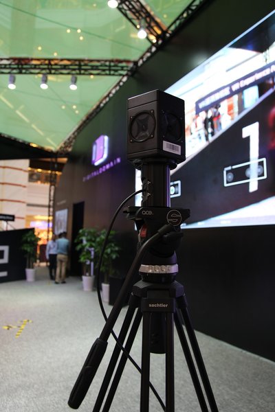 数字王国在展览场内展出了最新的VR技术成果 -- 360度直播摄影机