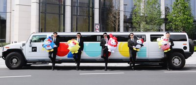 五只麦当劳全球限量超大版Hello Kitty泡泡世界玩具乘坐主题悍马专车，萌翻天！