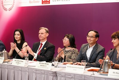 From Left: Rita Maltez of Rio Tinto Diamonds, Wolfram Diener and Letitia Chow of UBM Asia, Kent Wong of Chow Tai Fook Jewellery Group and Mariaveronica Favoroso of Gemfields at the Honouree Announcement