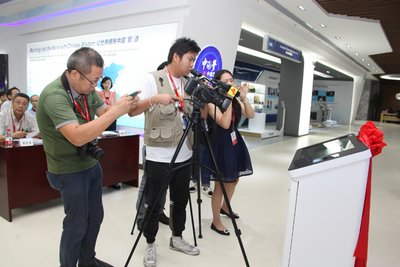 新闻发布会吸引了广州日报、南方都市报、羊城晚报、南方电视台、广东电视台等媒体记者前来采访。