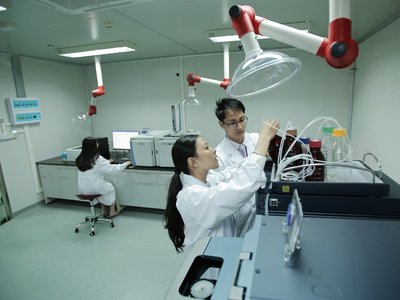 The Precision Instrument Lab at the Chinese Herbal Medicine Research and Safety Assessment Center