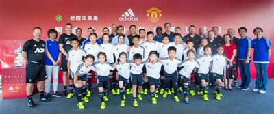 阿迪达斯携手曼联在上海推动中国校园足球发展