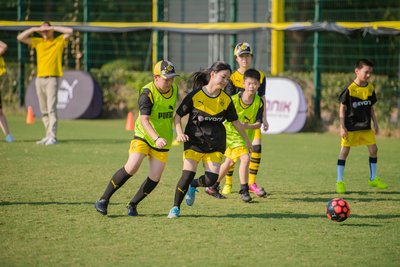 PUMA 与EVONIK携手多特蒙德打造青少年足球训练营