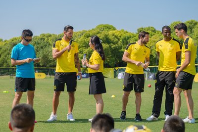 助理教练携球员卡斯特罗,梅里诺,拉莫斯以及布尔基现身